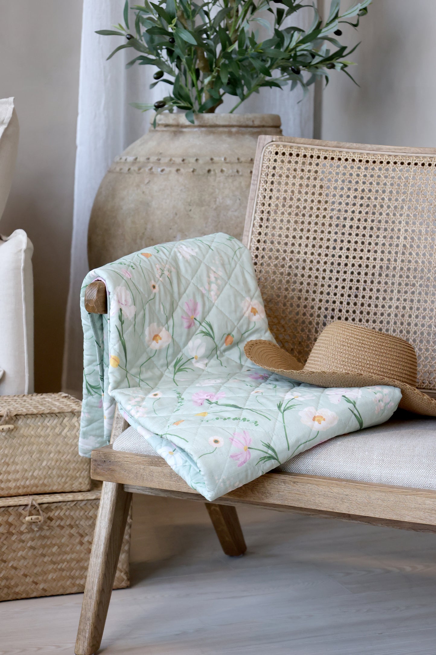 Nap blanket Aix quilted floral green Chic Antique