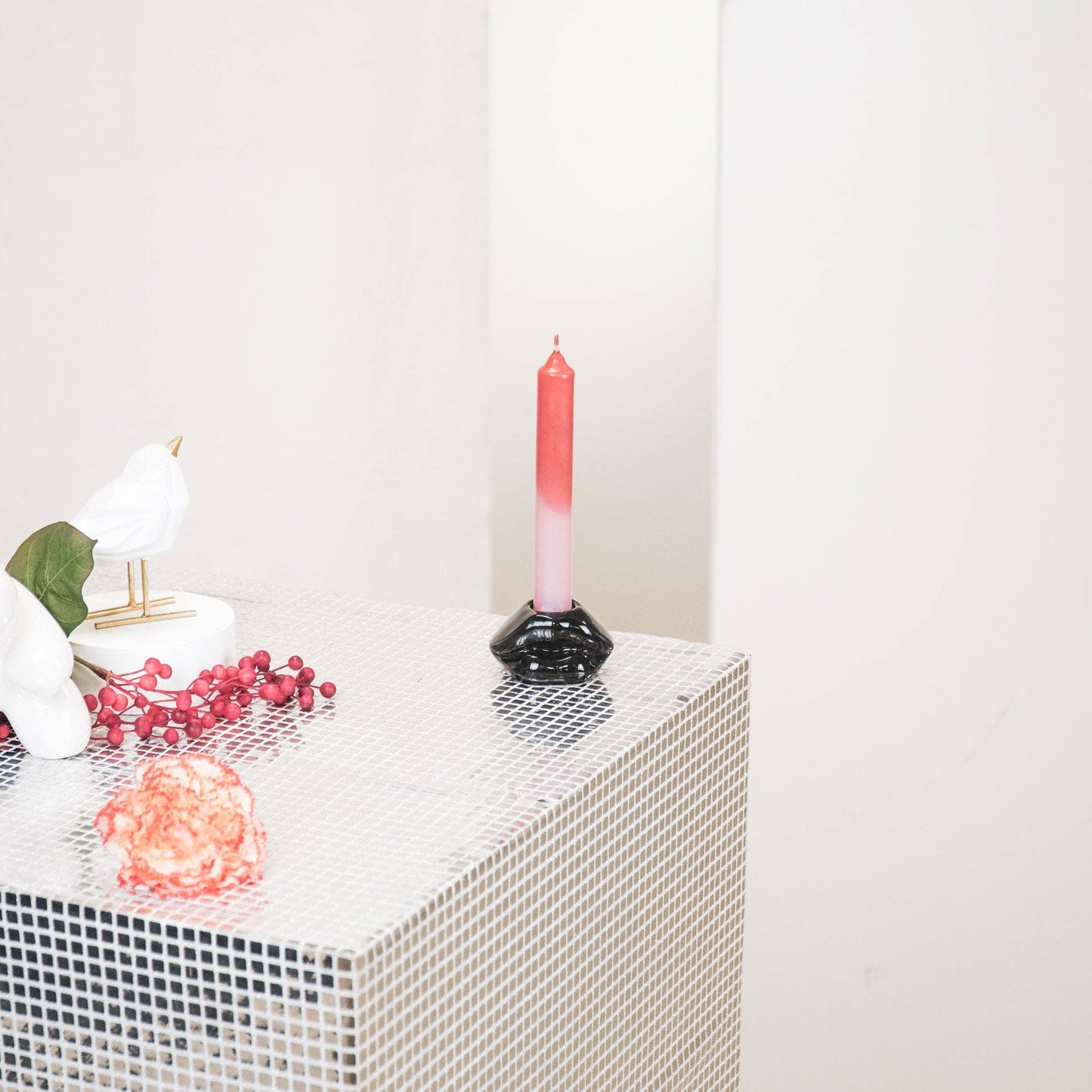 Candlestick Lips Don't Lie - Black -7x5.5x4cm