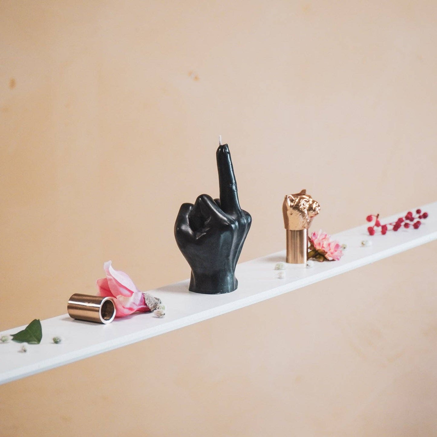 Candle Middle Finger, black 570g - 10x9x17cm