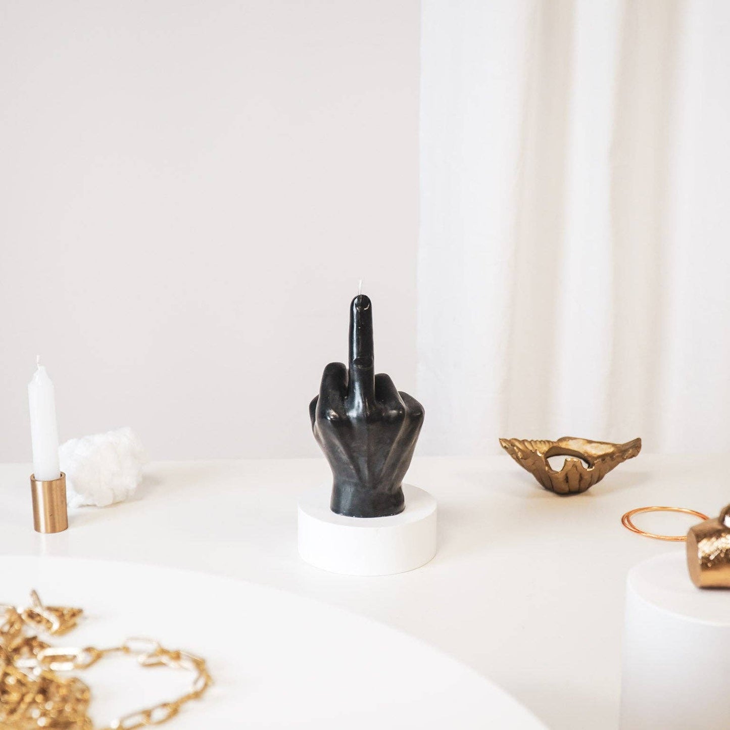 Candle Middle Finger, black 570g - 10x9x17cm