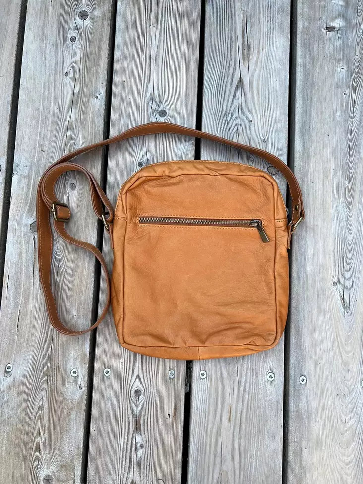 Leather bag Messenger Cognac MOSA