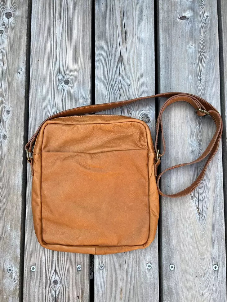 Leather bag Messenger Cognac MOSA