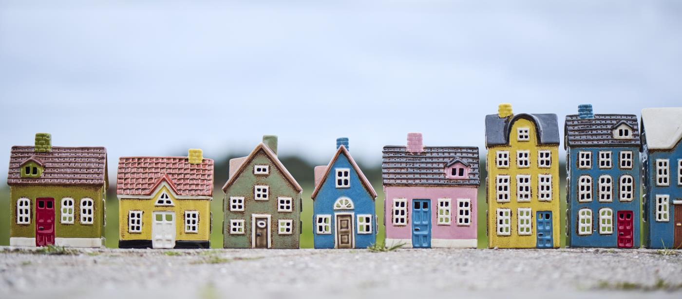 Talolyhty Nyhavn keltainen sinisellä ovella