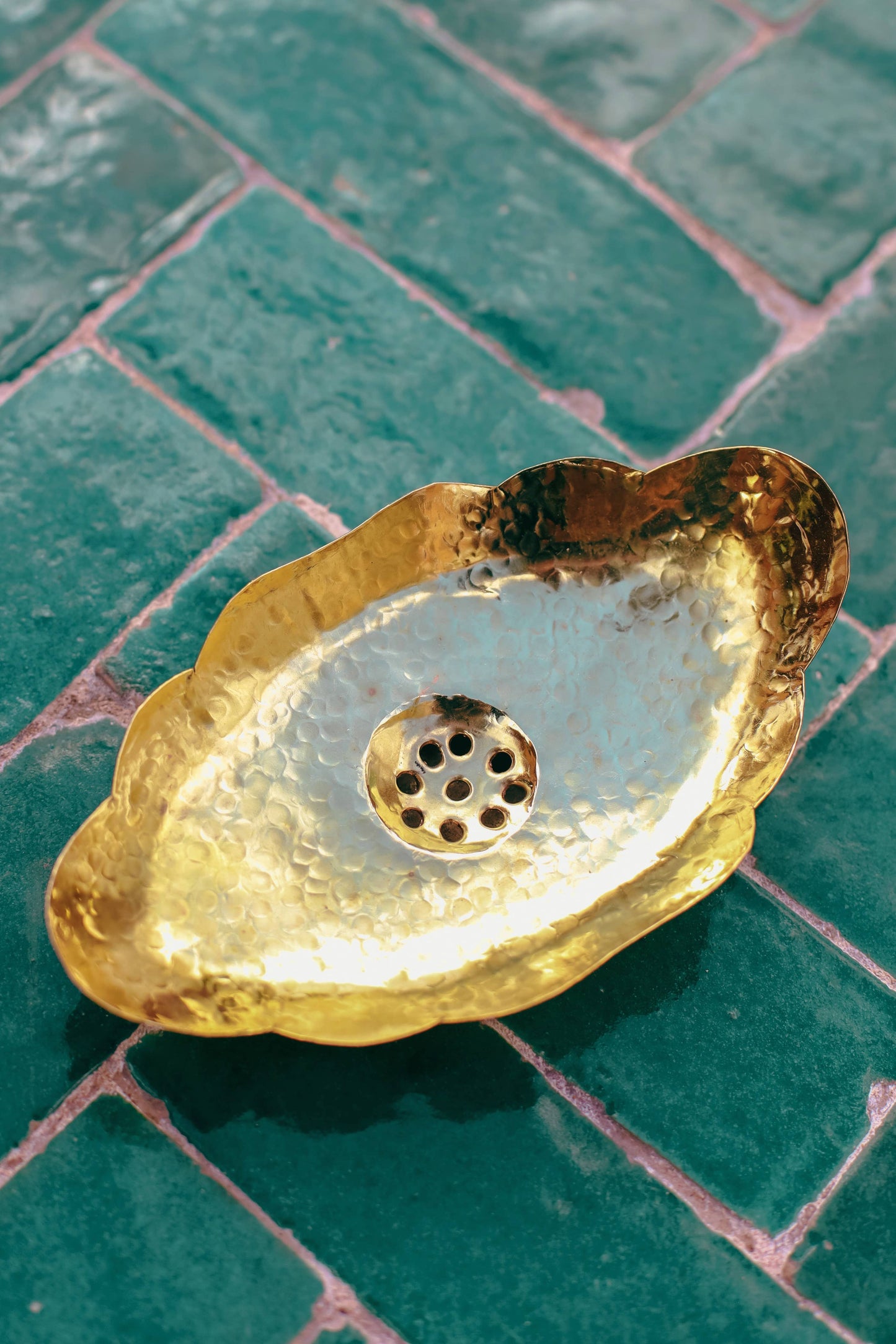 Soap dish "FLOWER" - gold