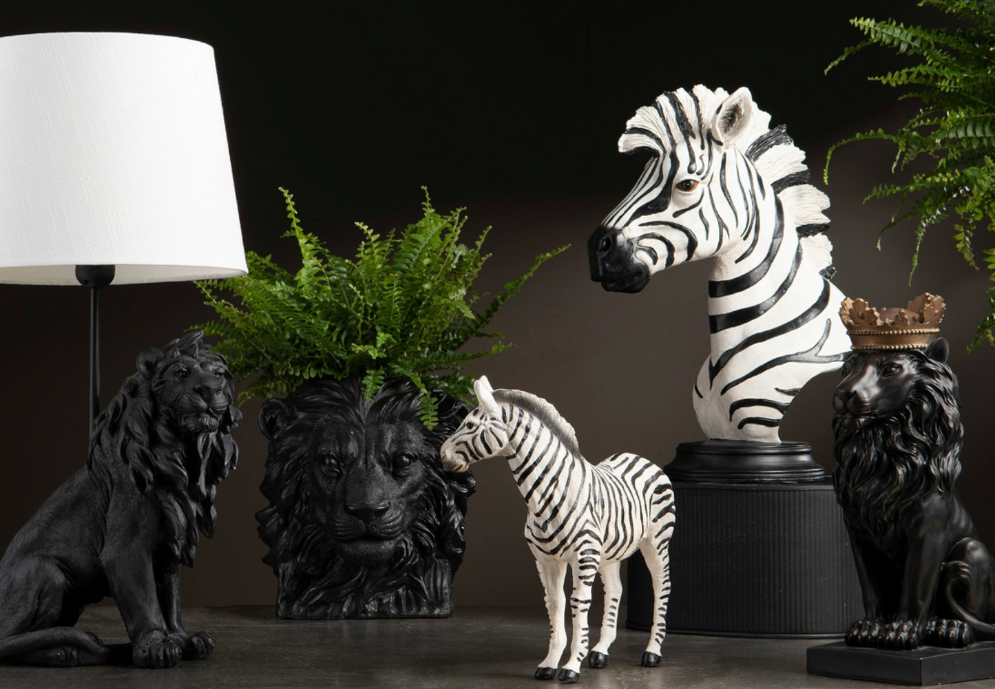 Table lamp Lion black
