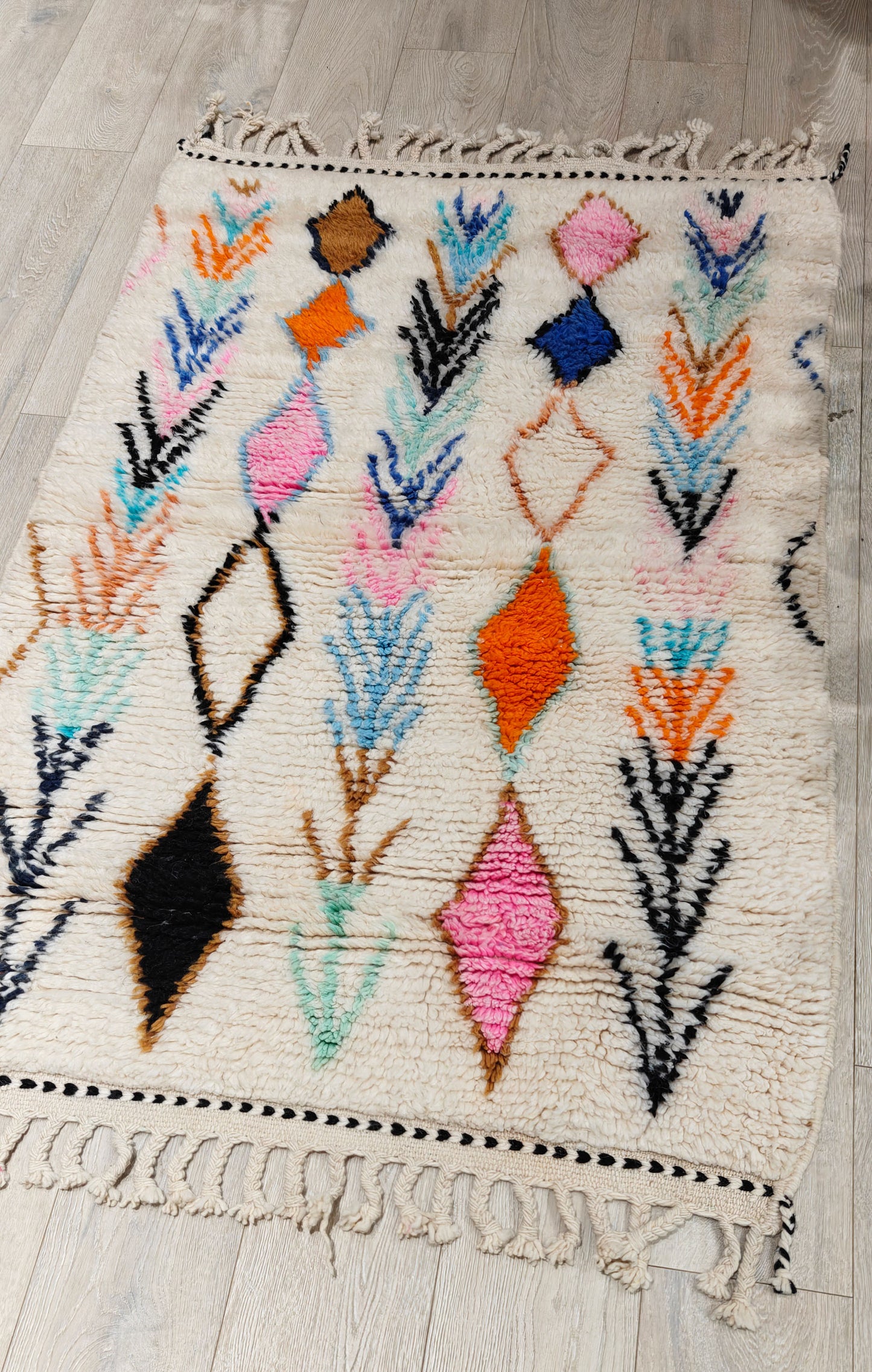 Moroccan rug 108 x 175 cm