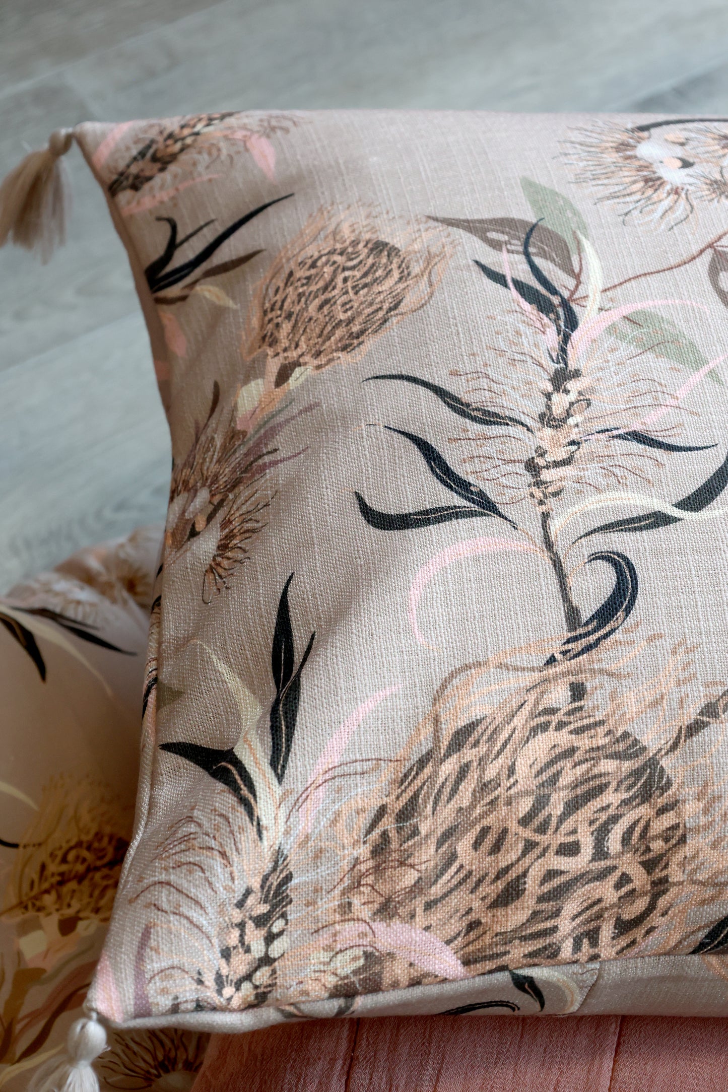 Aix cushion cover with tassels Chic antique