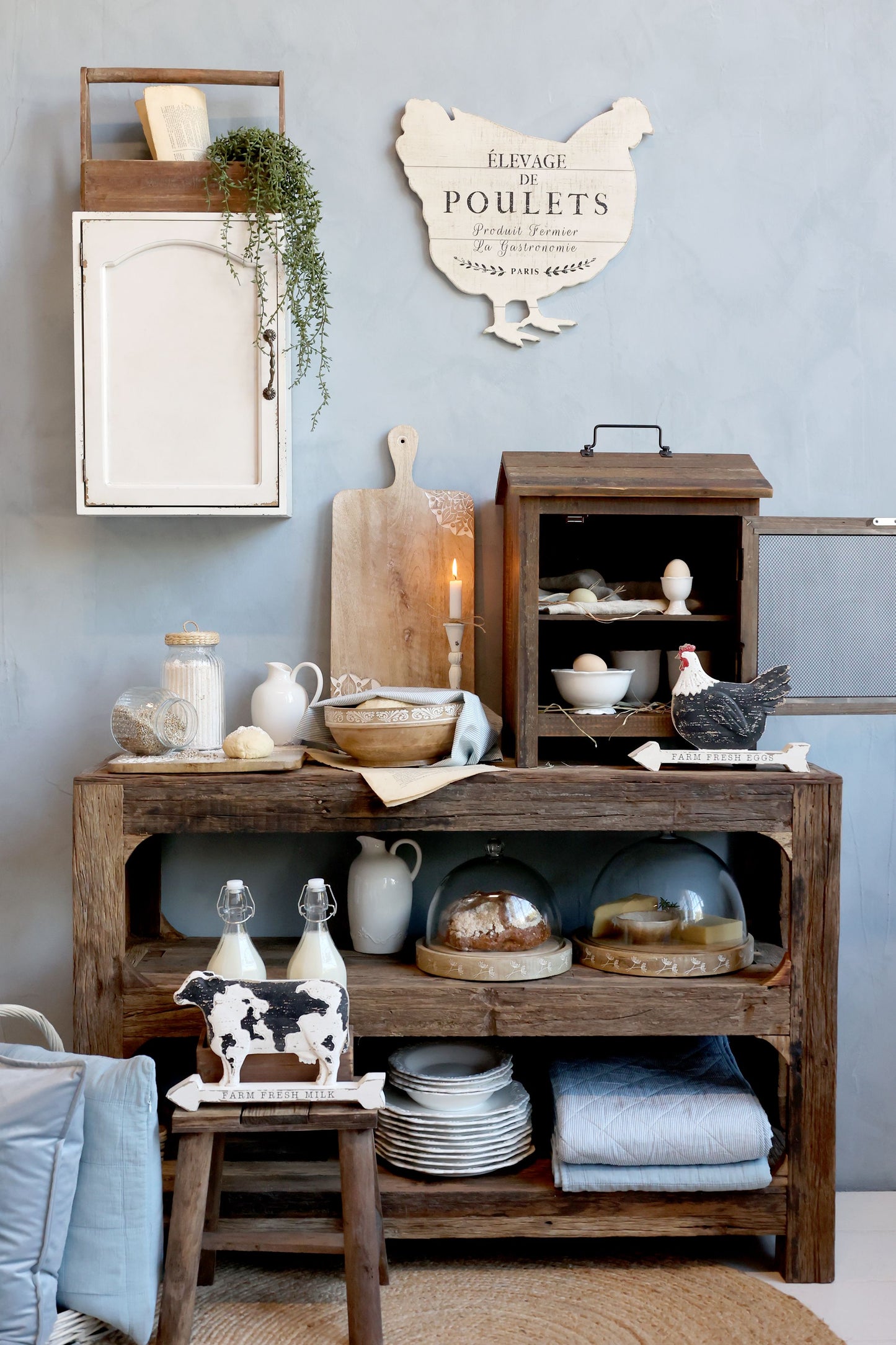 Seinäkaappi Chic Antique