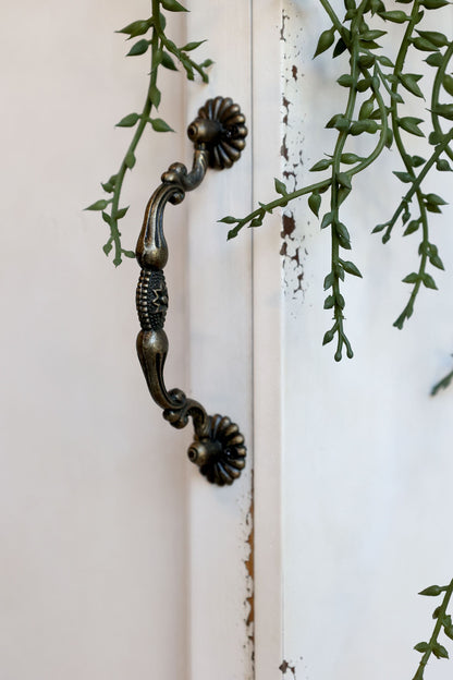 Seinäkaappi Chic Antique