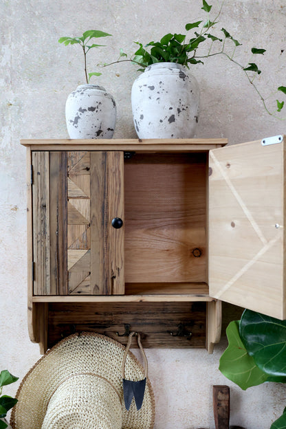 Seinäkaappi Chic Antique