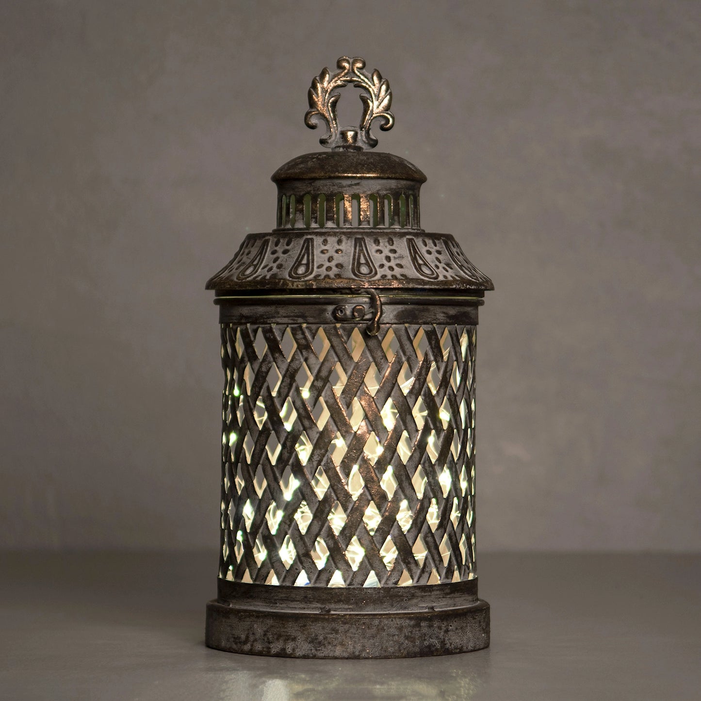 Led valoketju vesitiivis pattereilla