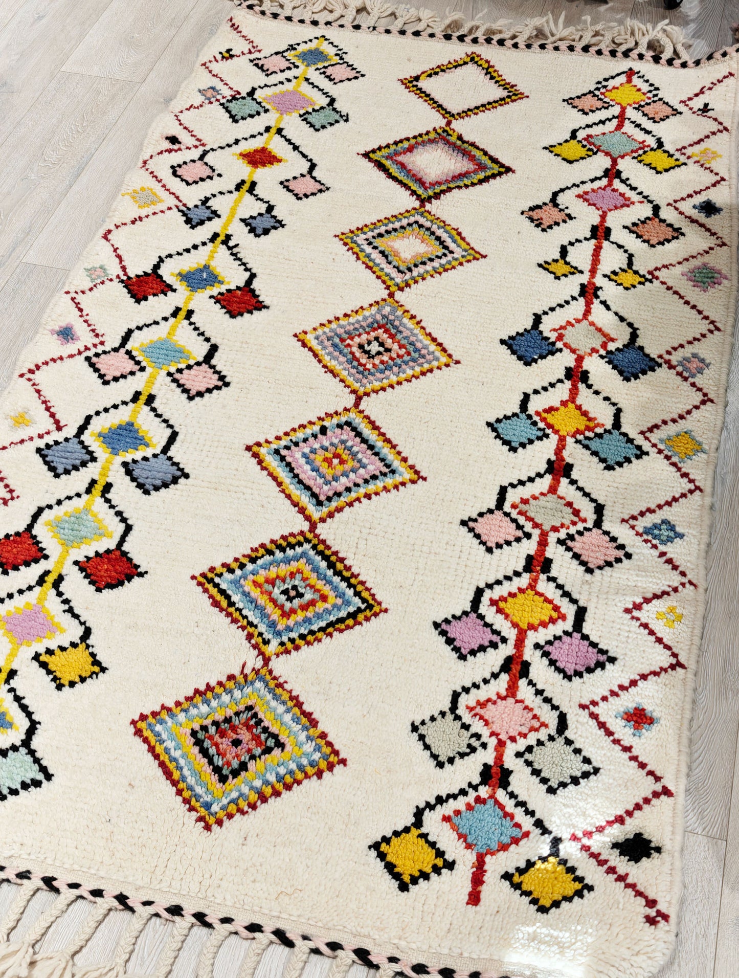 Moroccan rug 108 x 175 cm